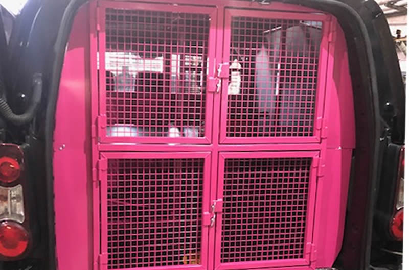 Bradkins Commercials Ltd Dog cages